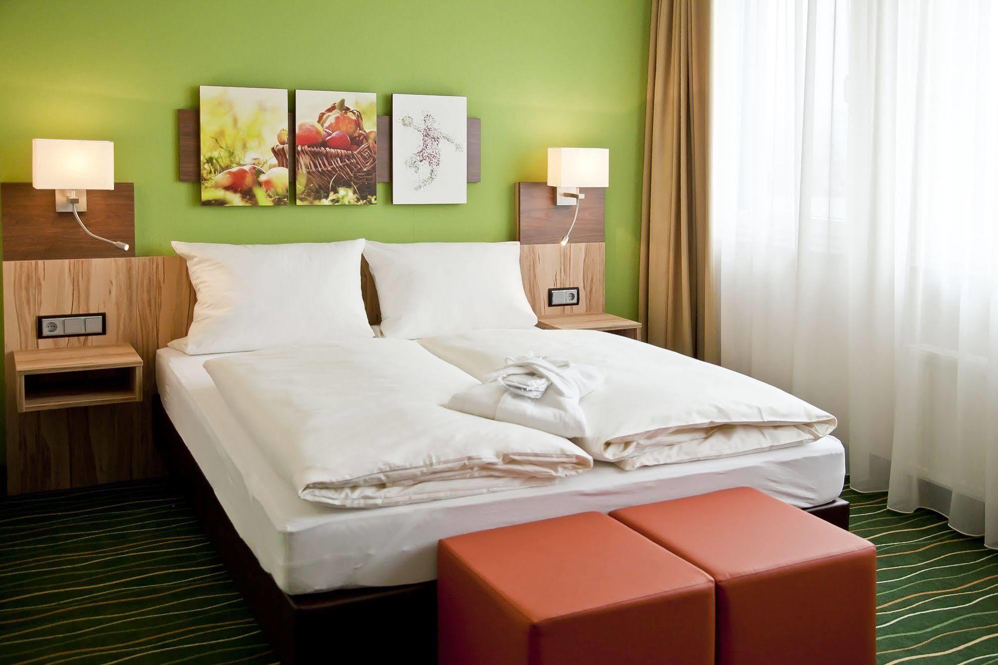 Business & Conference Sporthotel Großwallstadt Exteriör bild